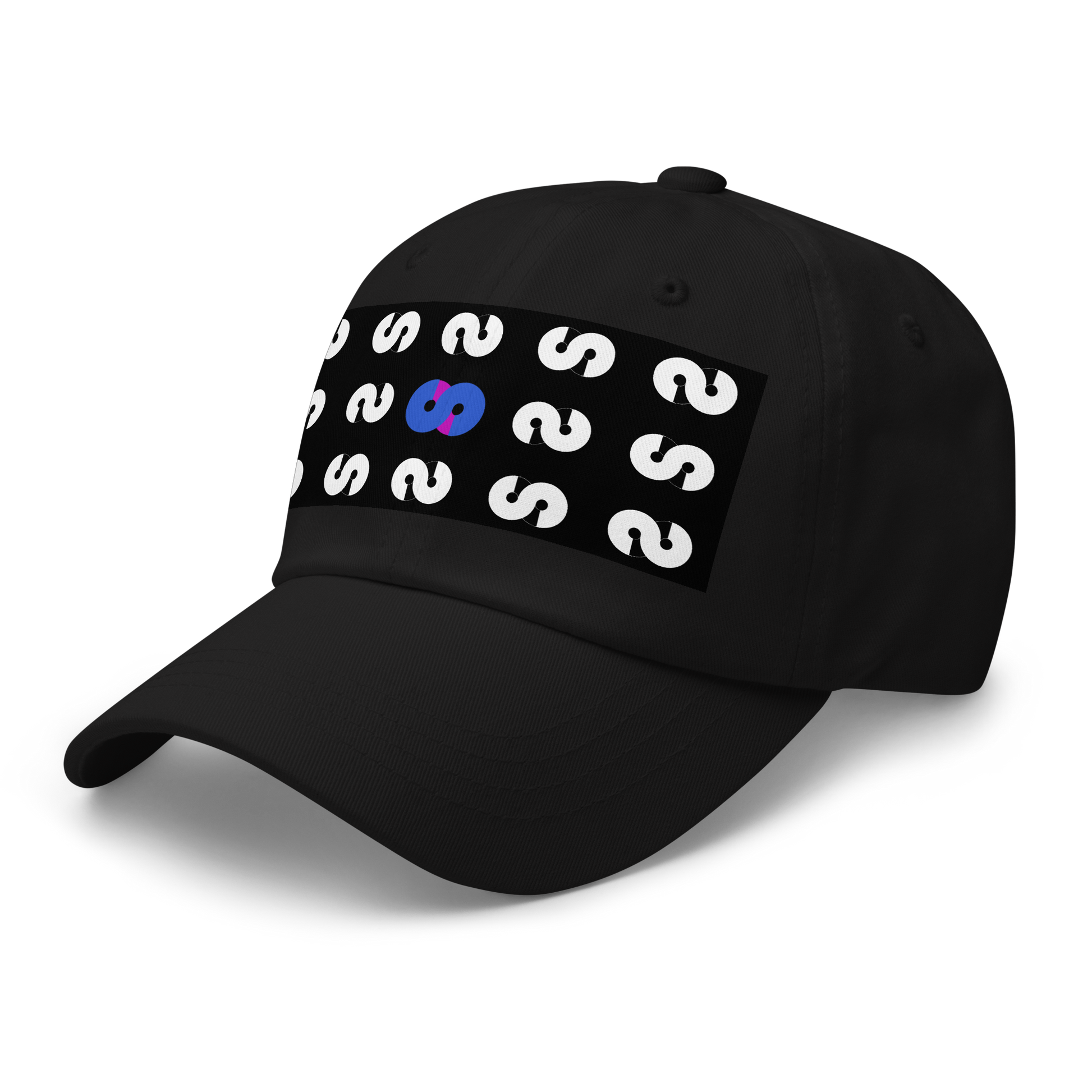 Gorra Negra VOOM — The Pattern Code con diseño frontal de símbolos S repetidos y uno central azul sobre fondo negro.