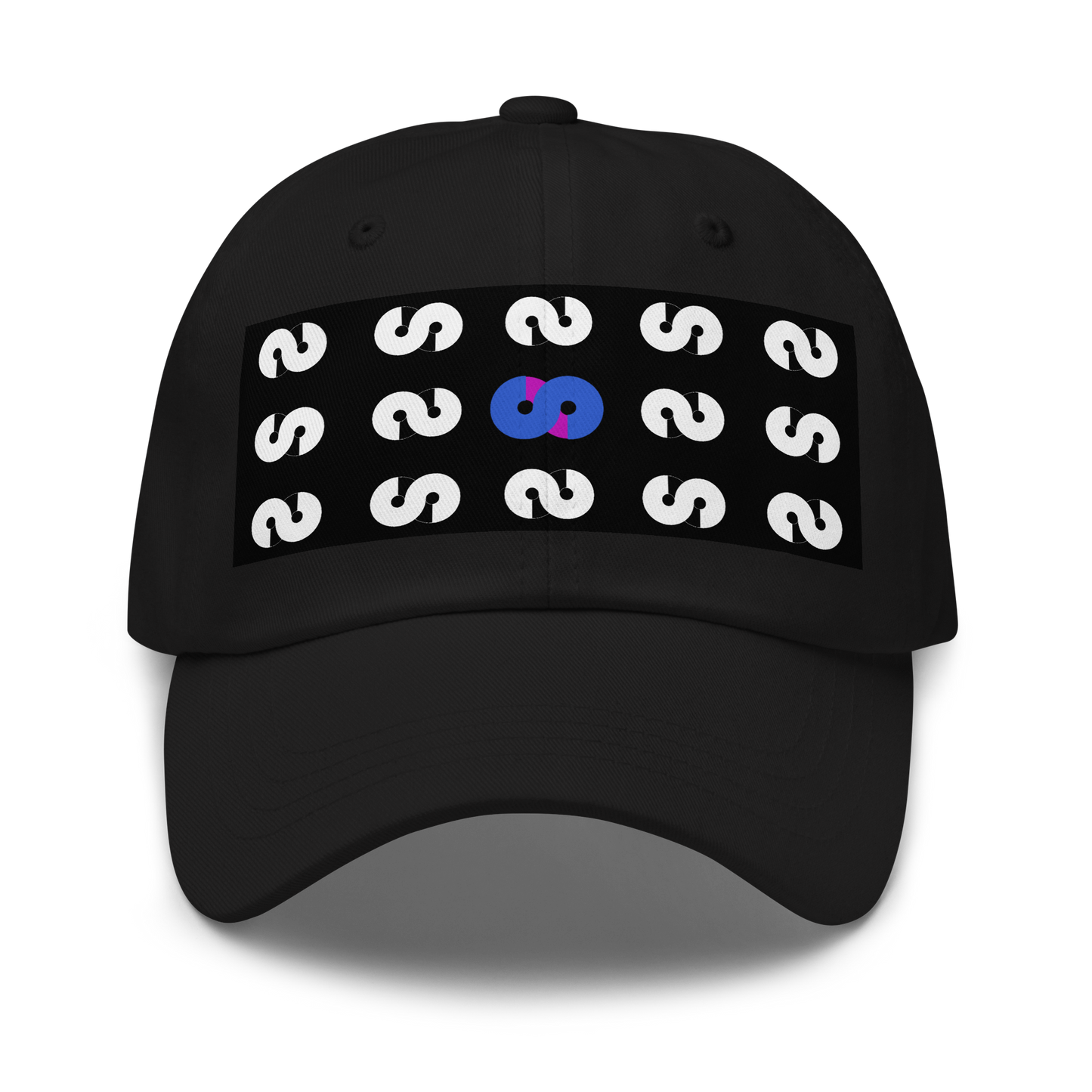 Gorra Negra VOOM — The Pattern Code con patrón repetitivo blanco y símbolo azul y morado sobre fondo negro y visera curva.