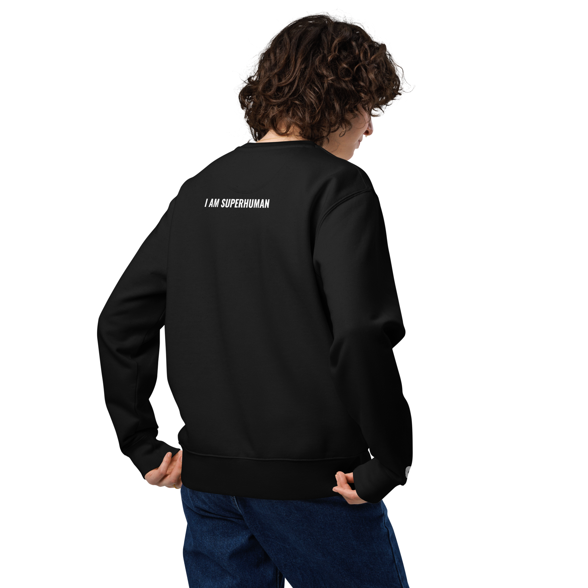Persona de espaldas con Sudadera Eco VOOM — Quantum Field Connection negra y texto blanco pequeño en la parte superior trasera